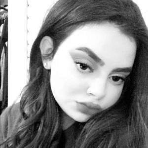 Meet your Posher, Mona